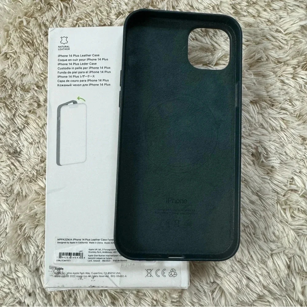 iPhone 14 Plus leather case Forest Green - Picture 3 of 7